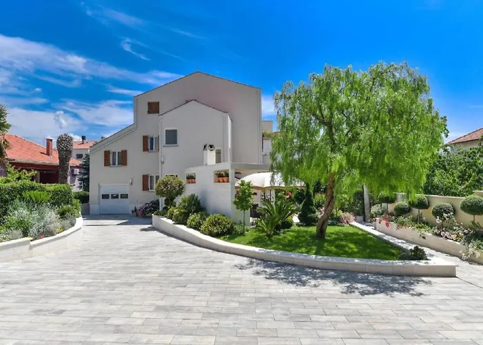 Calypso Royal شقة