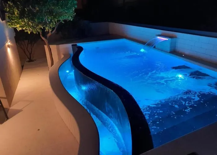 Calypso Royal شقة