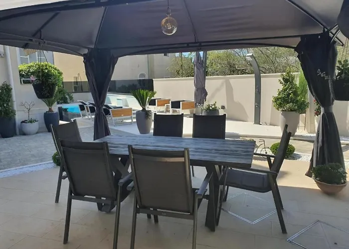 Calypso Royal شقة